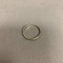 Load image into Gallery viewer, Sterling Ornate Thin Band Ring sz 10
