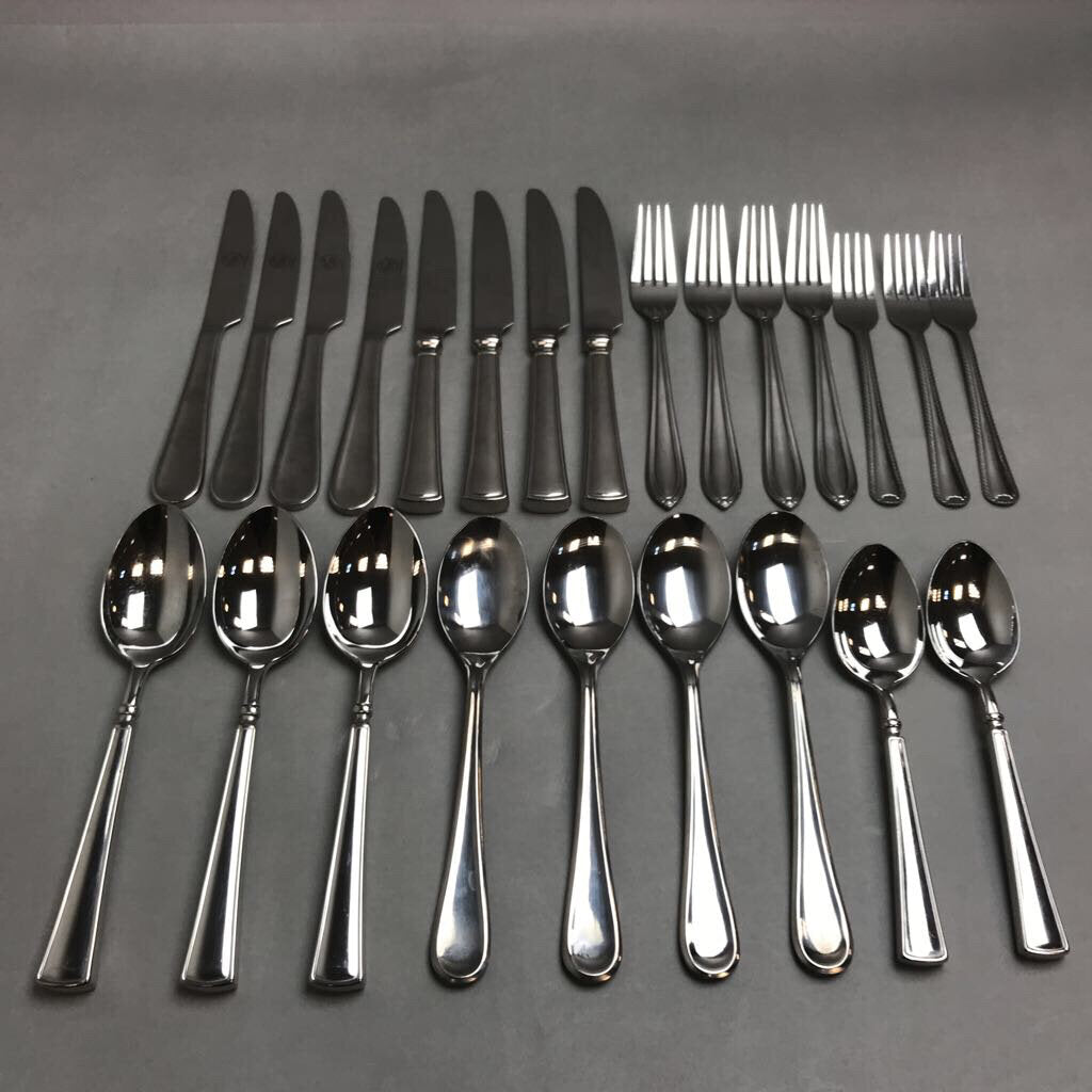 Stainless Steel Silverware Set (24 Pieces)