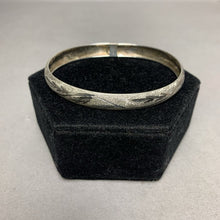 Load image into Gallery viewer, Vintage Sterling Etched Textured Flexible Bangle Bracelet Signed HAN (7.75&quot;)
