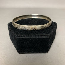 Load image into Gallery viewer, Vintage Sterling Etched Textured Flexible Bangle Bracelet Signed HAN (7.75&quot;)

