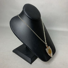 Load image into Gallery viewer, Vintage 1906 Indian Head Penny Set in Hammered Silvertone Arrow Pendant on 24" Chain
