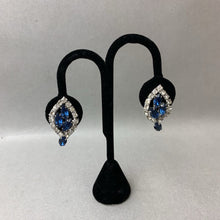 Load image into Gallery viewer, Vintage Blue &amp; Clear Rhinestone Bib Necklace w/ Matching Clip Earrings (16&quot;)
