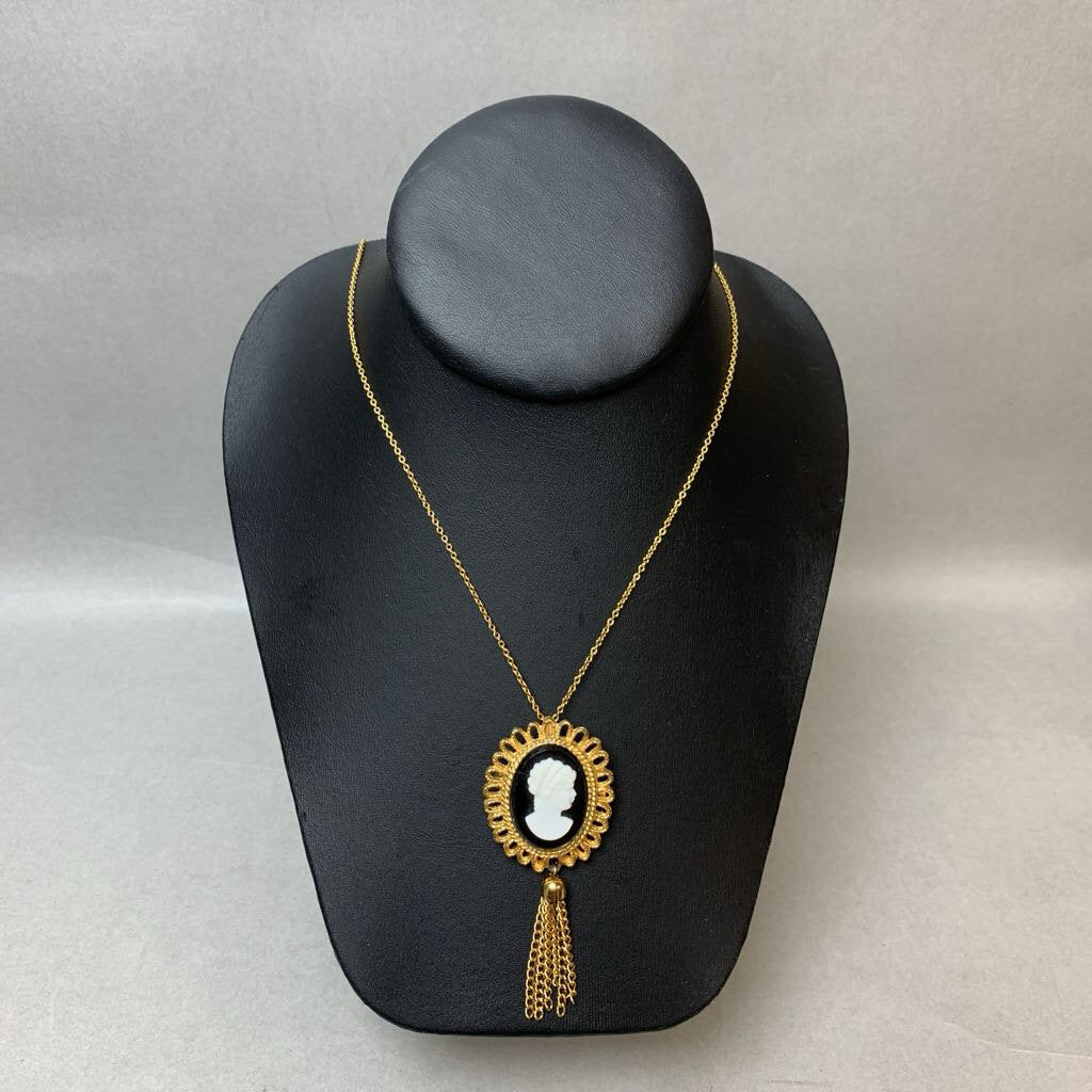 Vintage Barbara Mandrell Cameo Tassel Necklace (18