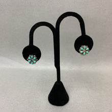 Load image into Gallery viewer, Vintage Sterling Flower Cluster Clip Earrings (0.5")
