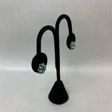 Load image into Gallery viewer, Vintage Sterling Flower Cluster Clip Earrings (0.5")
