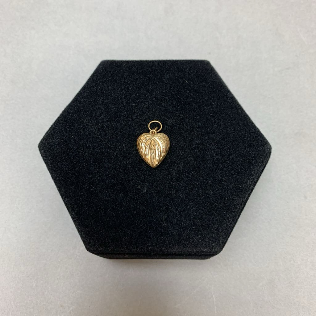 14K Gold Textured Puffy Heart Vintage Charm (0.7g)