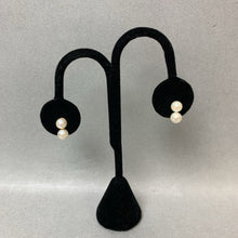Load image into Gallery viewer, 14K White Gold Pearl Screw Back Earrings (2.7g)
