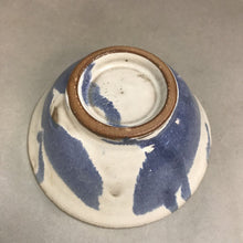 Load image into Gallery viewer, Blue &amp; White Pottery Bowl (3x6)
