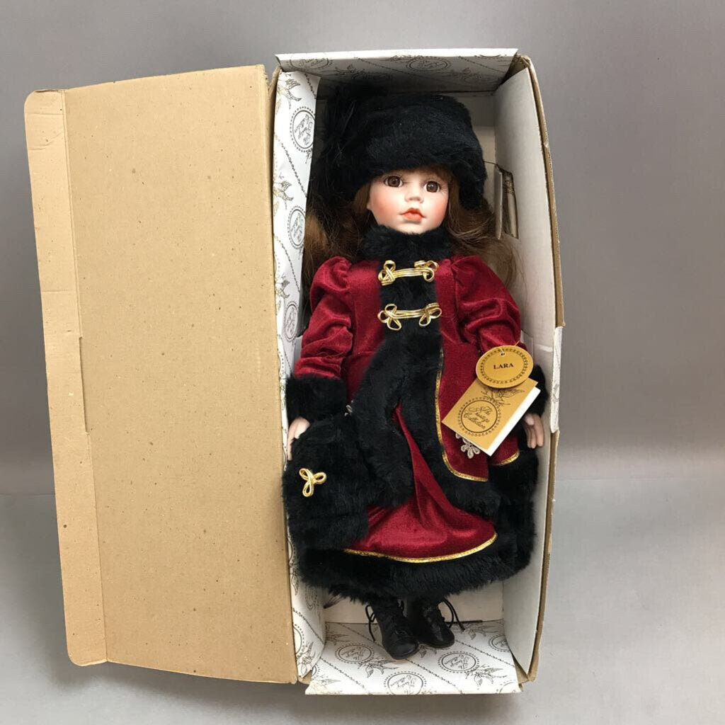 The Prestige Collection Doll - Lara (19x7x5)