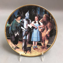 Load image into Gallery viewer, Wizard of Oz The Wonderful Wizard of Oz Collection Plate (8.5in)
