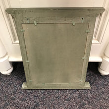 Load image into Gallery viewer, Green Mirror / Shutter (25x22)
