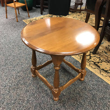 Load image into Gallery viewer, Hard Rock Maple End Table (22x24x26)
