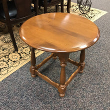 Load image into Gallery viewer, Hard Rock Maple End Table (22x24x26)
