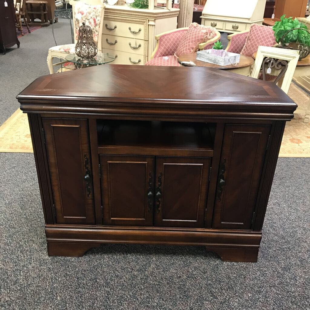 Corner Cabinet / TV Cabinet (32x42x20)