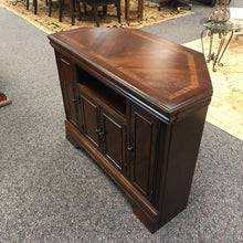 Load image into Gallery viewer, Corner Cabinet / TV Cabinet (32x42x20)
