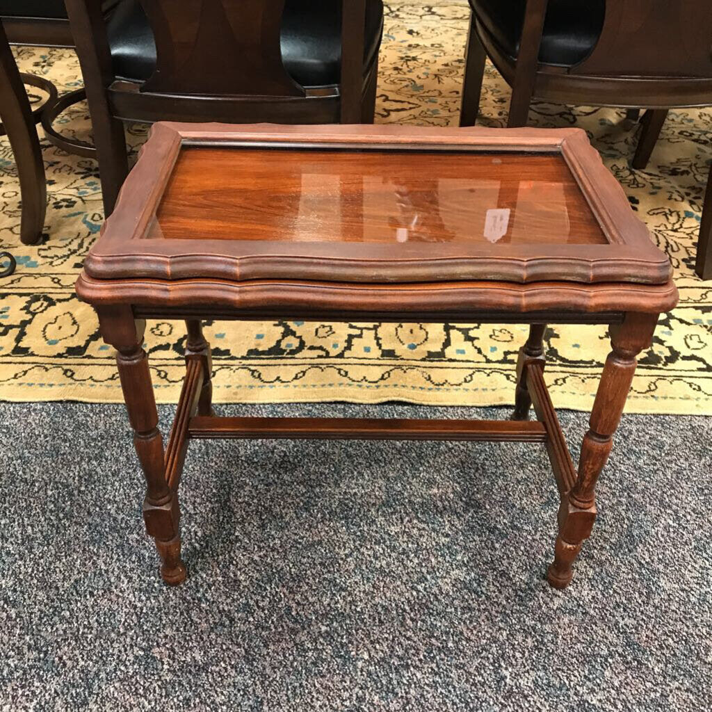 End Table with Glass Display Top (19x22x14)