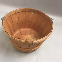 Load image into Gallery viewer, Woven Basket (8inx11.5in)
