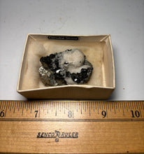 Load image into Gallery viewer, Calcite On Spherulite (2x2) UV REACT
