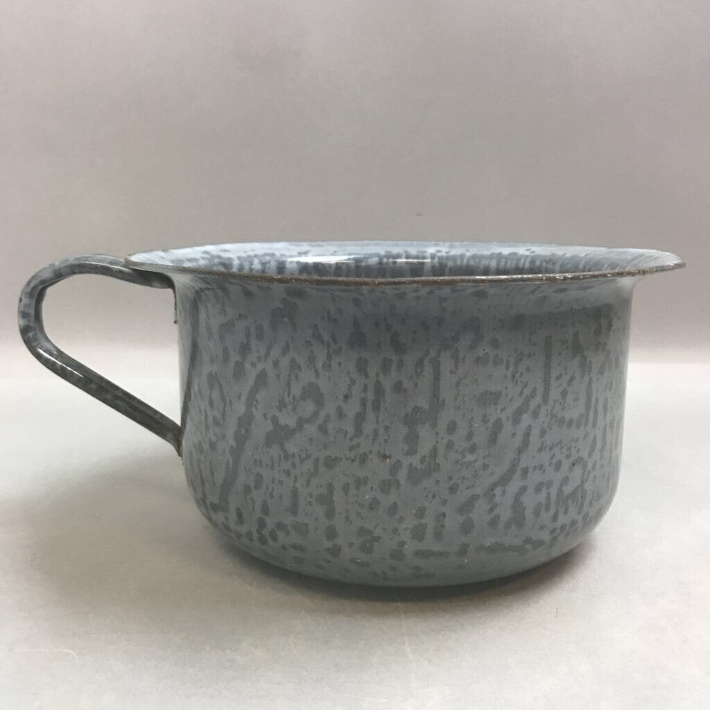 Gray Enamelware Chamber Pot (5x10.5x8.5)