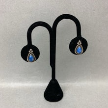 Load image into Gallery viewer, Vintage Native American Sterling Lapis Lazuli 0.75&quot; Stud Earrings
