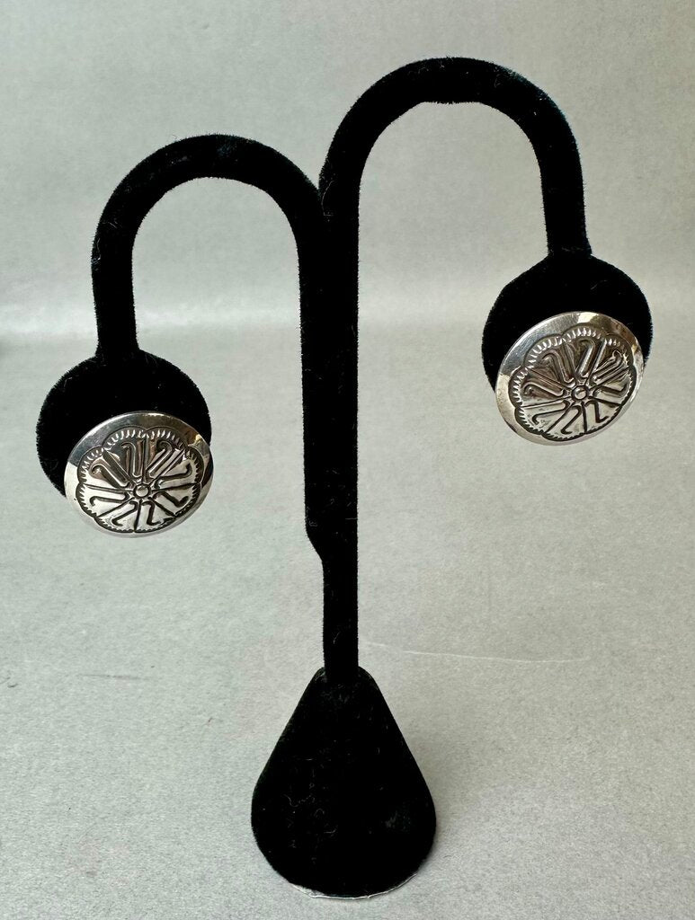 Vintage Native American Sterling Domed 0.75