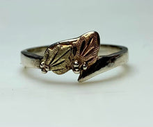Load image into Gallery viewer, 10K Black Hills Gold Sterling Ring sz 7.5 (2.5g)
