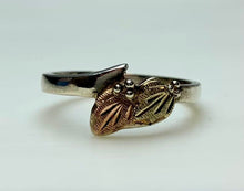 Load image into Gallery viewer, 10K Black Hills Gold Sterling Ring sz 7.5 (2.5g)
