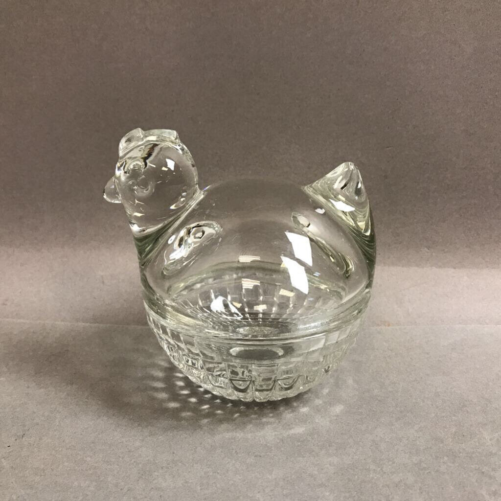 Clear Glass Nesting Hen (4x3.25x3.25)