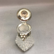 Load image into Gallery viewer, Vintage Leonard Waffle Diamond Glass Pitcher Lion Silverplate Top (
