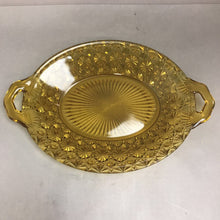 Load image into Gallery viewer, Vintage Amber Glass Double Handled Daisy Button Serving Dish 1x13x9)
