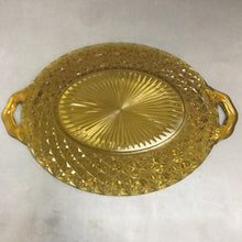 Load image into Gallery viewer, Vintage Amber Glass Double Handled Daisy Button Serving Dish 1x13x9)
