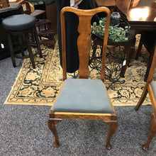 Load image into Gallery viewer, Chair (41x20x17)
