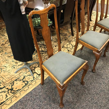 Load image into Gallery viewer, Chair (41x20x17)
