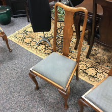 Load image into Gallery viewer, Chair (41x20x17)
