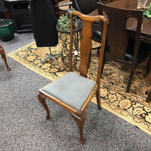 Load image into Gallery viewer, Chair (41x20x17)
