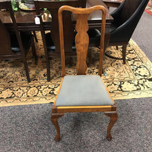 Load image into Gallery viewer, Chair (41x20x17)

