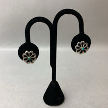 Load image into Gallery viewer, Vintage Native American Sterling Turquoise Daisy 0.5&quot; Stud Earrings
