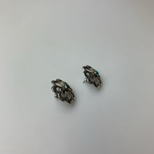 Load image into Gallery viewer, Vintage Native American Sterling Turquoise Daisy 0.5&quot; Stud Earrings
