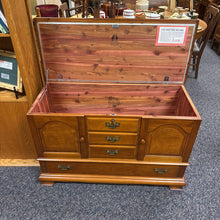 Load image into Gallery viewer, Lane Cedar Chest (28x44x19)
