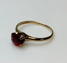 Load image into Gallery viewer, Vintage 10K Gold Garnet Prong Set Ring sz 7 As-Is (1.6g)
