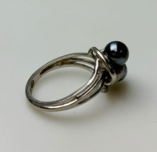 Load image into Gallery viewer, 10K White Gold Gray Pearl Ring sz 6 (3.9g)
