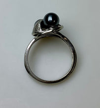 Load image into Gallery viewer, 10K White Gold Gray Pearl Ring sz 6 (3.9g)
