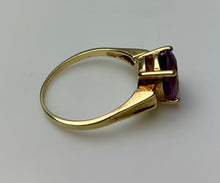 Load image into Gallery viewer, Vintage 10K Gold Amethyst Ring sz 7 (2.8g)
