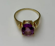 Load image into Gallery viewer, Vintage 10K Gold Amethyst Ring sz 7 (2.8g)
