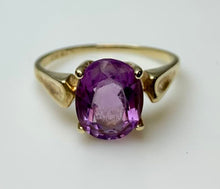 Load image into Gallery viewer, Vintage 10K Gold Amethyst Ring sz 7 (2.8g)
