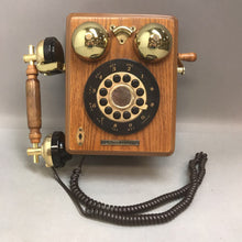 Load image into Gallery viewer, Thomas Collector&#39;s Edition 1927 Country Replica Telephone (9x8x5)
