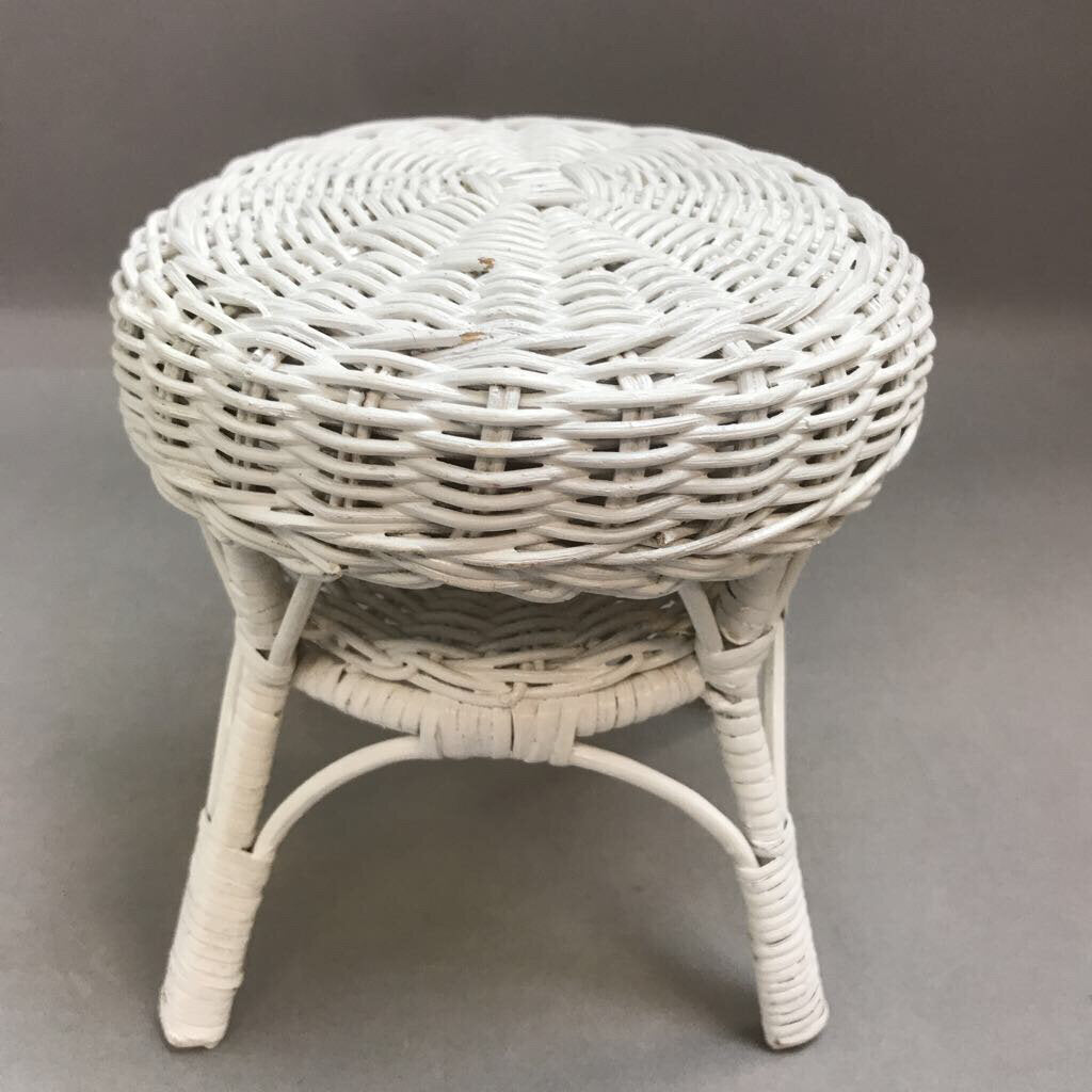 Vintage White Wicker Plant Stand Stool (7inx6in)