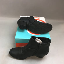 Load image into Gallery viewer, Bare Traps Riviera Ankle Bootie (8)
