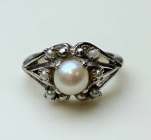 Load image into Gallery viewer, 10K White Gold Pearl Ring sz 5.5 (4.1g)

