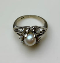 Load image into Gallery viewer, 10K White Gold Pearl Ring sz 5.5 (4.1g)
